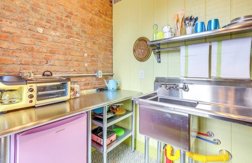 Smoketown Jackson Apartment | Smoketown ‘Side Shack’ - 1 Block to Hospitals!