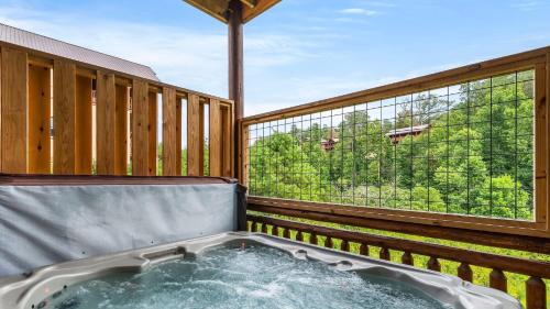 Caton House | Smokey’s Paradise by AvantStay Sleeps 22 Pool