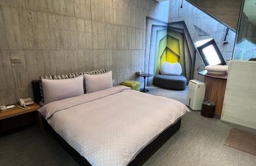 Jiaoxi Hotel | Smoking Rock