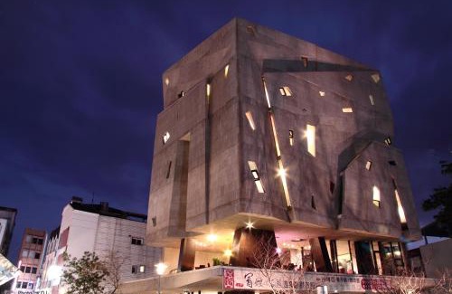 Jiaoxi Hotel | Smoking Rock