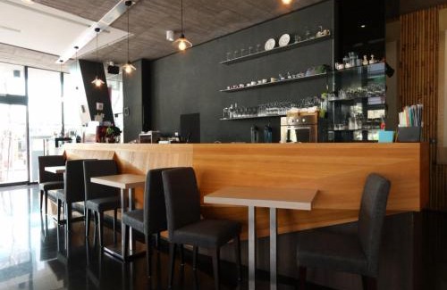 Jiaoxi Hotel | Smoking Rock