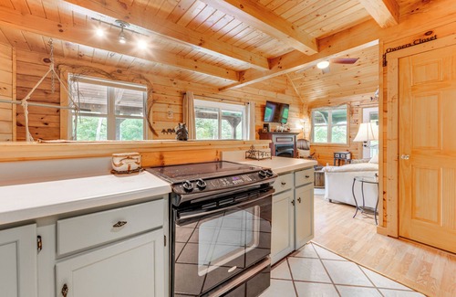 Hartford Cabin | Smoky Mountain Log Cabin Close to Rafting!