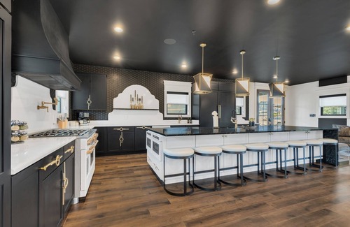 Wears Valley Cabin | Smoky Mtn Ultra Luxury Cabin, Waterpark, Pool Table, PS5, 8Bsleeps26,IndoorPool