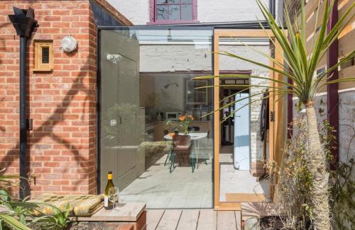 Margate Old Town House | Smugglers Cottage - Unique Margate Home - Pass the Keys