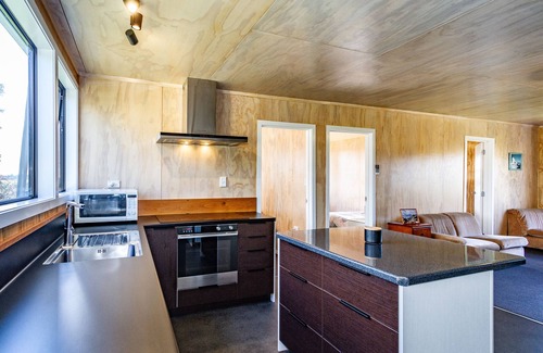 National Park Village House | Snow Chaser's Retreat - National Park Holiday Home