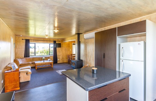 National Park Village House | Snow Chaser's Retreat - National Park Holiday Home