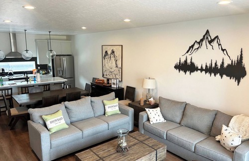 Mountain Green House | Snowbasin Chalet Ro5061| Pool |Hot Tub |Pickleball