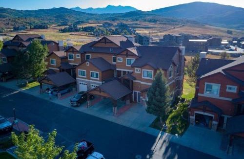 Ogden House | Snowbasin Haven with Hot Tub and Resort Amenities