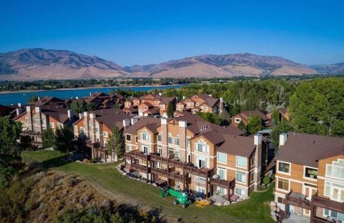 Ogden House | Snowbasin Haven with Hot Tub and Resort Amenities