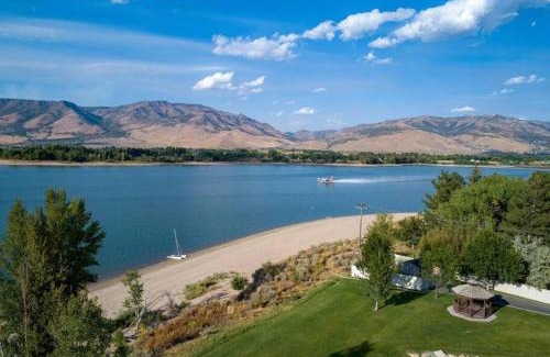 Ogden House | Snowbasin Haven with Hot Tub and Resort Amenities