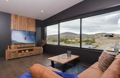 Jindabyne House | Snowbell - Mountain View, 4BR Modern Detached Home