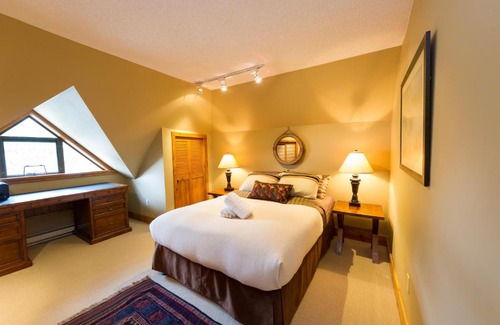 Blackcomb Apartment | Snowberry Villas