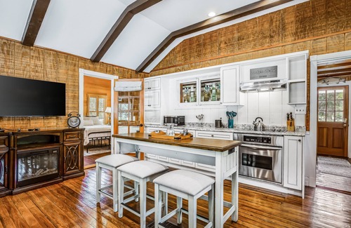 Bonita Springs Cottage | Snowbird-friendly historical cottage with high-speed WiFi & washer/dryer