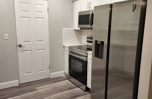 Port Richey Cottage | Snowbird friendly, amazing location!