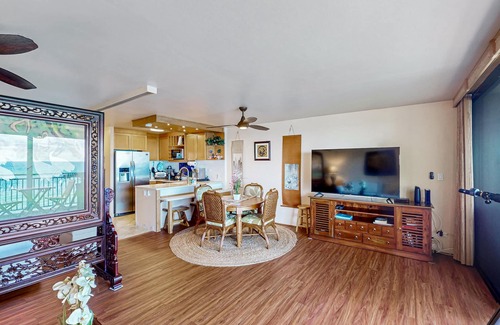 Historic Kailua Village Condo | Snowbird-friendly condo with ocean view, pool, washer/dryer, lanai, & grill