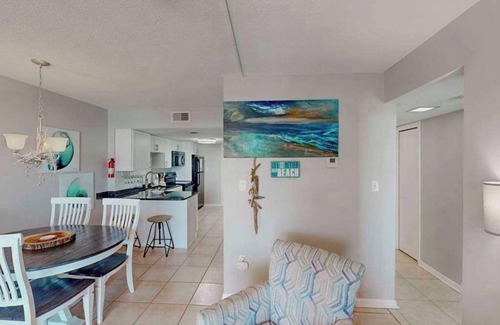 Gulf Shores Apartment | Snowbirds Welcome|Beach|Pool|Boat Marina|Sleeps 6!