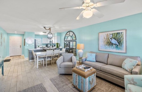 Orange Beach East Condo | Snowbirds Welcome|Waterfront|Boat Slips|Sleeps 6!