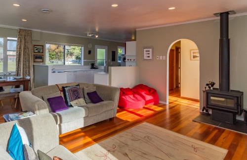 Rangataua House | Snowcano Cottage - Rangataua Holiday Home