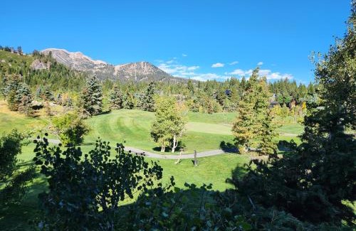 Mammoth Lakes House | Snowcreek Resort Vacation Rentals 733 Fairway Circle