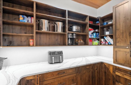 Whitefish House | Snowghost Estate – Luxury Ski-In/Ski-Out Lodge -9BR -3 Hot Tubs - Steam Room