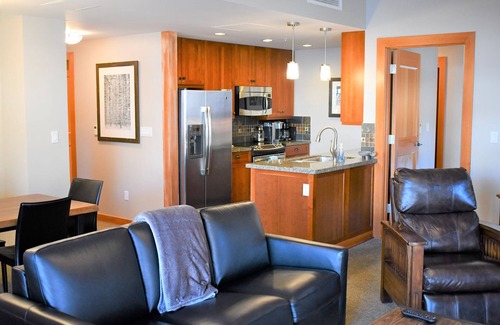 Snowmass Village House | Snowmass Capitol Peak Lodge Corner unit- just 50 ft. to Elk Camp Gondola- bldg A
