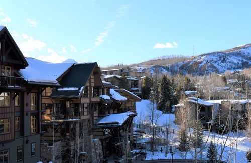 Snowmass Village House | Snowmass Capitol Peak Lodge Corner unit- just 50 ft. to Elk Camp Gondola- bldg A