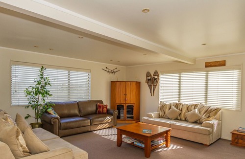 National Park Village Cottage | Snowshoe Cabin - National Park Holiday Home