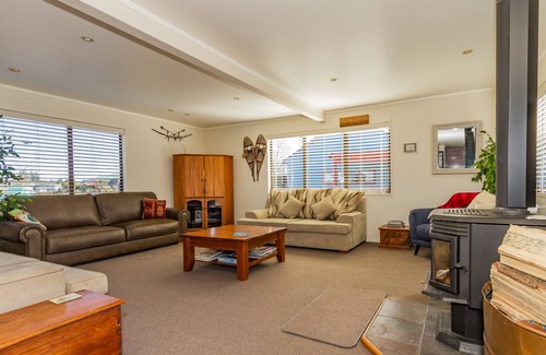 National Park Village Cottage | Snowshoe Cabin - National Park Holiday Home