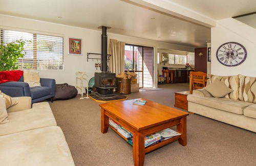 National Park Village Cottage | Snowshoe Cabin - National Park Holiday Home