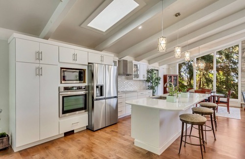 Cottonwood Heights House | Snowy Powder Retreat Minutes to 4 Ski Resorts - Huge Luxury Home