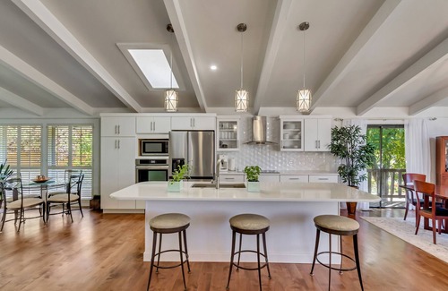 Cottonwood Heights House | Snowy Powder Retreat Minutes to 4 Ski Resorts - Huge Luxury Home