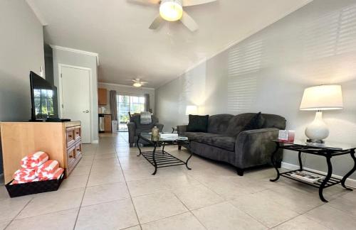 Seven Mile Beach House | Snug Harbour View Condo #4