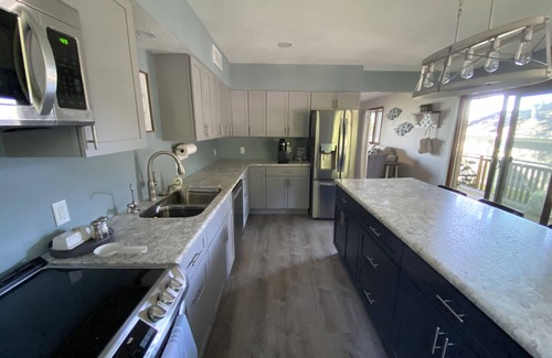 Ventura House | Snuggle up at The Cozy Cove!