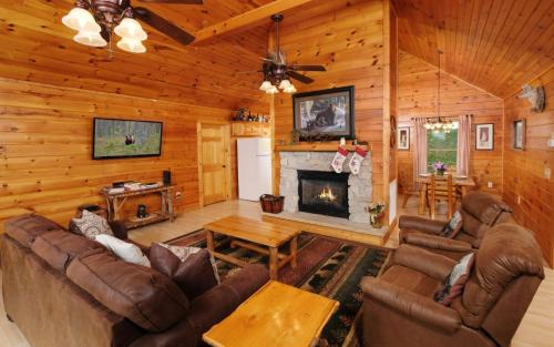 Gatlinburg - Pigeon Forge Villa | Snuggly Bear Cabin