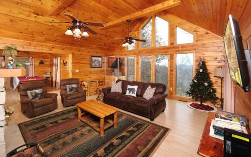 Gatlinburg - Pigeon Forge Villa | Snuggly Bear Cabin