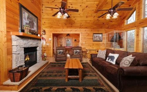 Gatlinburg - Pigeon Forge Villa | Snuggly Bear Cabin