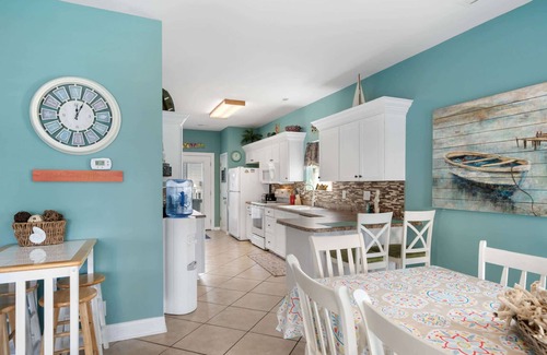 Surfside Beach House | Soak in the salty breeze on the awesome deck with a great ocean view! Site 920