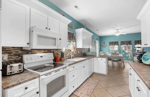 Surfside Beach House | Soak in the salty breeze on the awesome deck with a great ocean view! Site 920
