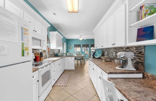 Surfside Beach House | Soak in the salty breeze on the awesome deck with a great ocean view! Site 920