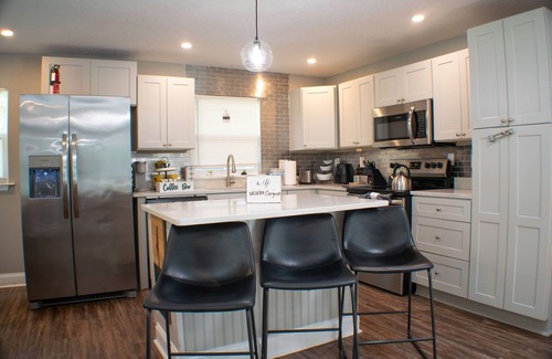 Orange Park House | Soak, swim, and unwind in your private oasis