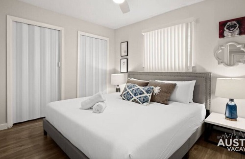 Brentwood Apartment | Soak Up the Sun! Newly Renovated + Prime Location