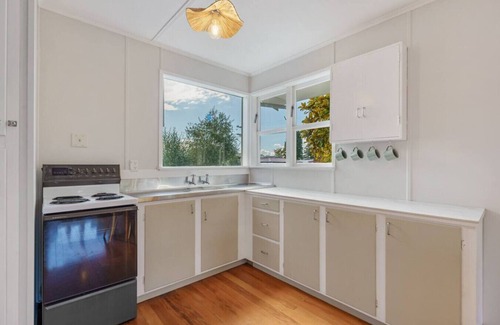 Two Mile Bay House | Soak up the sun with Wi-Fi