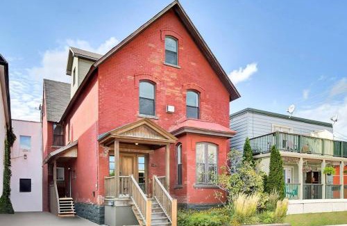 Hull House | Soaring ceilings 15 min walk to Parliament
