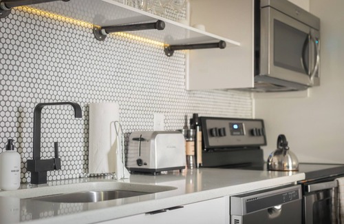 Rutledge Hill House | SoBro Guest House #23 by AvantStay | Walk to Broadway + The Gulch | Free Parking