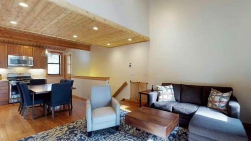 Truckee House | Sockeye by AvantStay Modern 2 BR Condo w Access to Northstar Resort Community