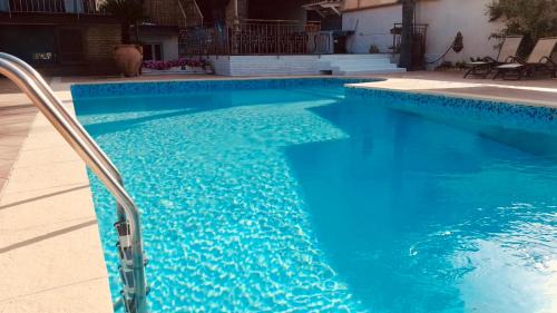 Scafati Apartment | Sofì House-Appartamento in Villa con Piscina