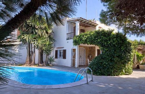 Sant Josep de sa Talaia Villa | Solara Beach Villa - 500m from playa den bossa beach