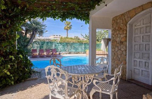 Sant Josep de sa Talaia Villa | Solara Beach Villa - 500m from playa den bossa beach