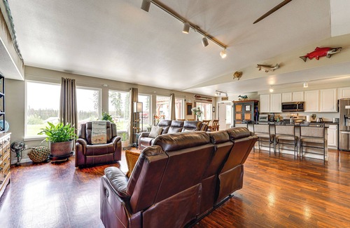 Soldotna House | Soldotna Home w/Yard, Walk to Kenai River!