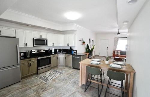 Crescent Beach Apartment | SōLE Suite #1-2 min to BEACH-Patio & Courtyard